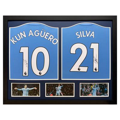 Manchester City Sergio Agüero und David Silva tragen doppelt signierte Trikots Image