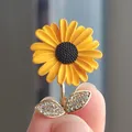 Broche Tournesol Jaune Strass Incrusté pour Femme Broches en Métal Charme Simple Classique Bijoux