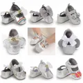 Cute 0-18M primavera neonato argento scarpe da bambino antiscivolo fondo in tessuto scarpe da