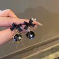 Boucles d'oreilles pendantes noires mystiques pour femmes boucles d'oreilles carrées avec nœud