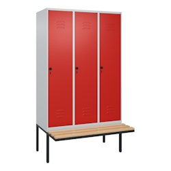 C+P Spind Classic PLUS, schwebender Sitzbank aus Buche 3 Abteile, HxBxT 212x120x82cm, Sicherheitsdrehriegel, Hellgrau/Rot von PROREGAL Image