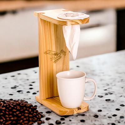 Lucky Scents,'Frog-Themed Pinewood Single-Serve Drip Coffee Stand'