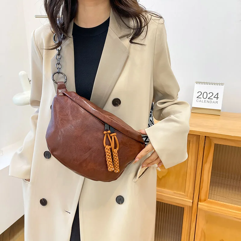 Sac de taille en cuir souple pour femmes, sac banane avec chaîne, sac à bandoulière de bonne qualité, sacs de poitrine de styliste à la mode