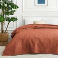 Love's cabin Bedspread 240 x 260 cm, Brick Red, Soft Bed Quilt, Lightweight Microfibre Bedspreads, Bed Throw 240 x 260 cm, Modern Bedspread with Coin Pattern for All Seasons (without Pillowcase)