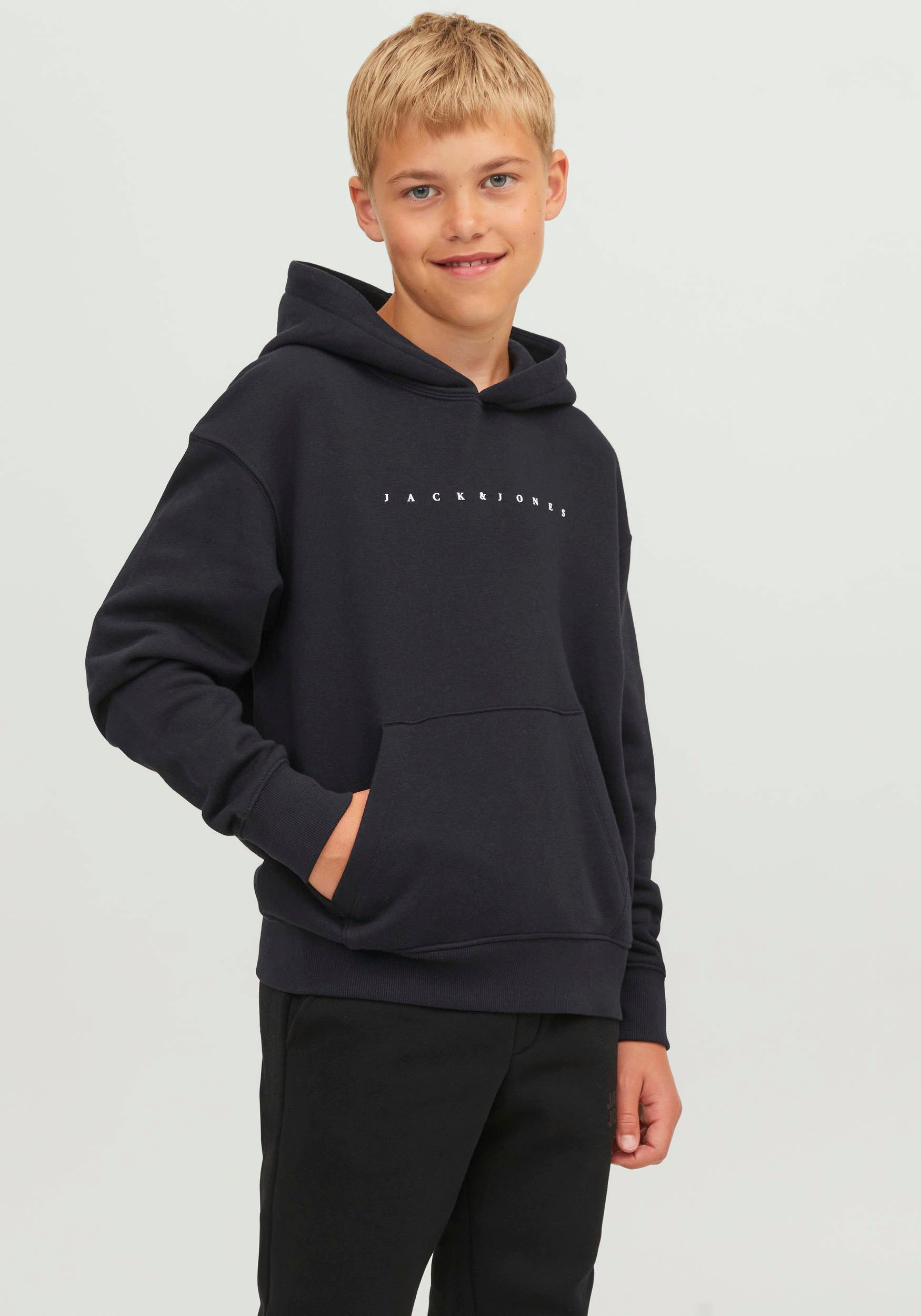 Kapuzensweatshirt JACK & JONES JUNIOR "JJESTAR JJ SWEAT HOOD NOOS JNR", Jungen, Gr. 128, schwarz, angeraute Sweatware, Obermaterial: 65% Baumwolle, 35% Polyester, bedruckt, Casual, relaxed fit normal, Rundhals, Rippbündchen, Sweatshirts Image