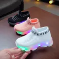 Baskets en maille avec LED pour enfants chaussures de sport pour enfants chaussettes de course