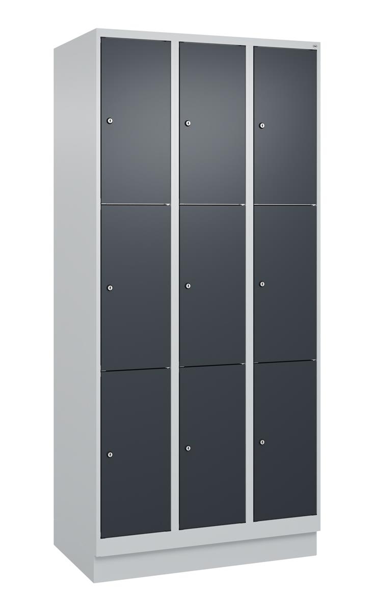 C+P Schließfachschrank Classic PLUS, Sockel, 3 Abteile, 1950x900x500mm, 7035/701 Image