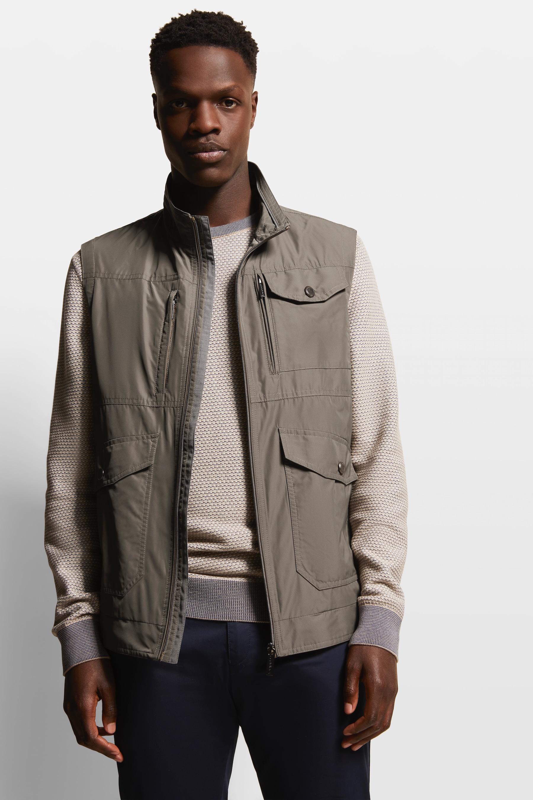 Steppweste BUGATTI, Herren, Gr. 50, grün (oliv), 100% Polyester, regular fit, ohne Ausschnitt, Westen Steppweste, mit wasserabweisender Funktion