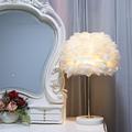 Federlampe nordeuropäisches Licht Luxusfeder Tischlampe Marmor amerikanische kreative Prinzessin Schlafzimmer Nachttischlampe