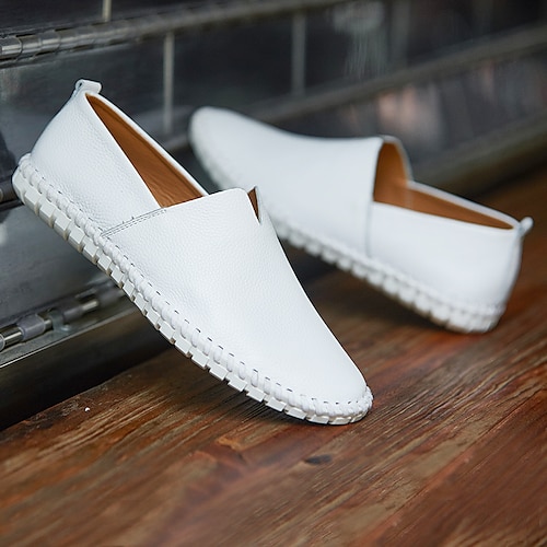 Herren-Slipper aus weißem Leder mit detaillierten Nähten, bequemer rutschfester Sohle und atmungsaktivem Design lässige Autofahrerschuhe Image