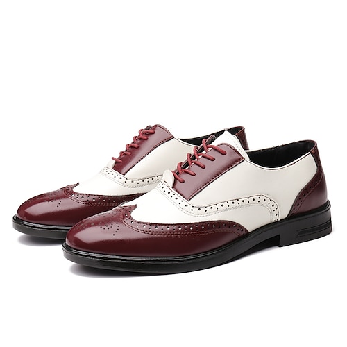 Herren-Oxford-Brogues in Weiß und Burgunderrot mit Flügelkappe, elegante Abendschuhe aus glänzendem Leder im Gatsby-Stil für Jazzpartys im Stil der 1920er, Vintage-Hochzeiten und formelle Themenveranstaltungen Image