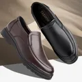 Scarpe da uomo Vintage in pelle scarpe eleganti da uomo Slip On Business scarpe Casual Classic Soft