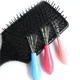 Outil de nettoyage de brosse à cheveux en plastique intégré dissolvant de livres peigne