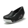 Weibliche Schaukel Schuhe Casual Loafers Plattform Damenmode Pumps Schuhe Patchwork Keile Ferse Schuhe Frühling Herbst Bootsschuhe