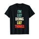 I'M Lily Doing Lily Things Fun Name Lily Personalisiert T-Shirt
