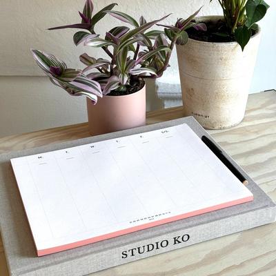 Wms&Co Weekly Desk Planners Edged - Pink