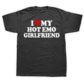 T-Shirts I Love My Hot Emo Girlfriend GF Red Coussins Économie en coton graphique Streetwear à