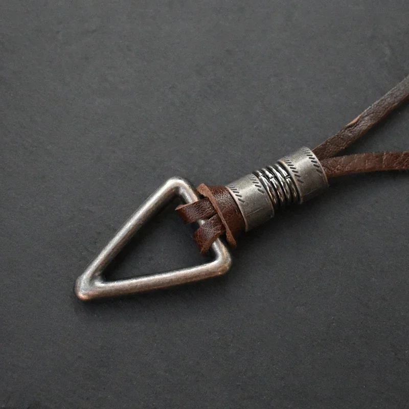 Handgemachte Vintage Leder Hohl Dreieck Anhänger Halskette Seil Kette Halsketten Männer & Frauen Punk Schmuck Zubehör Großhandel Image