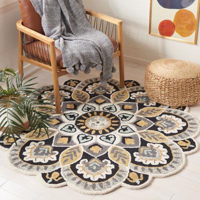 SAFAVIEH Handmade Novelty Urtza Ornate Flower Wool Rug