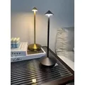 Lampe de bureau sans fil simple avancée éclairage décoratif pour table de bar d'hôtel 2600 mAh