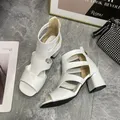 2022 scarpe comode moda donna sandali tacchi alti estate dolce moda scarpe da sposa bianco e nero