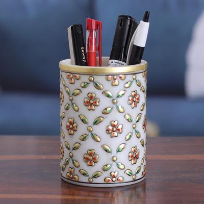 'Floral Mesh-Patterned Marble Pend Holder in Green and Red'