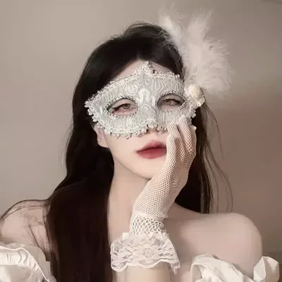 Make-up-Maske, Ball, Party, sexy halbes Gesicht, Make-up, Mädchen, halbes Gesicht, Spaß, Spitzenmaske, Halloween, Federmaske, sexy Göttin, schöne Requisiten Image