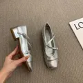 Tacco grosso argento Mary Jane scarpe scarpe da donna singole con punta quadrata 2024 nuove scarpe