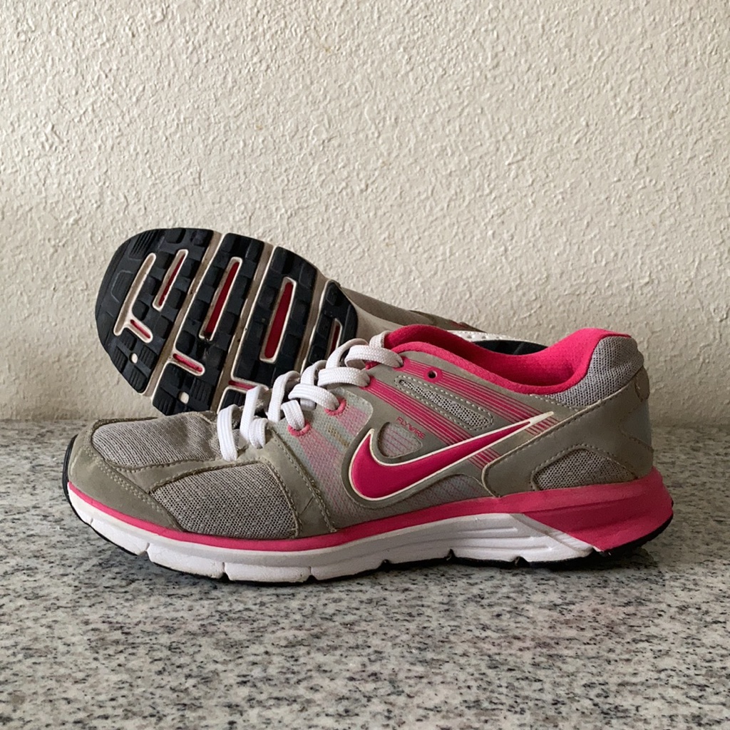 Nike Shoes | Women’s Nike Tennis Shoes. | Color: Pink/White | Size: 8.5