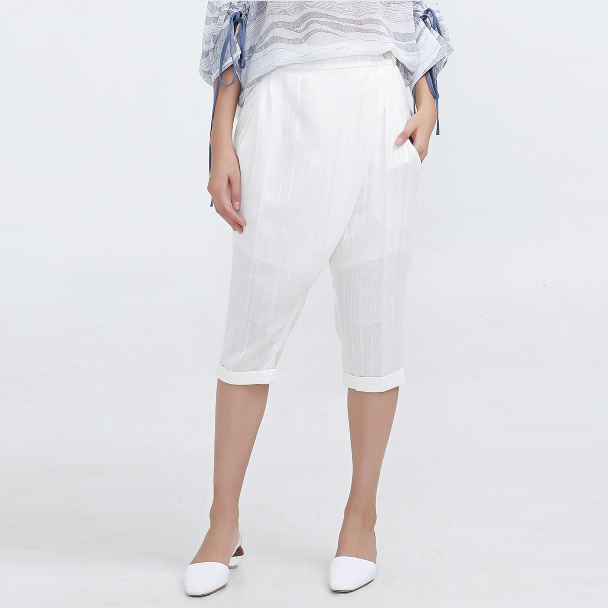 Satinbesetzte Capri-Hose nach Maß Image