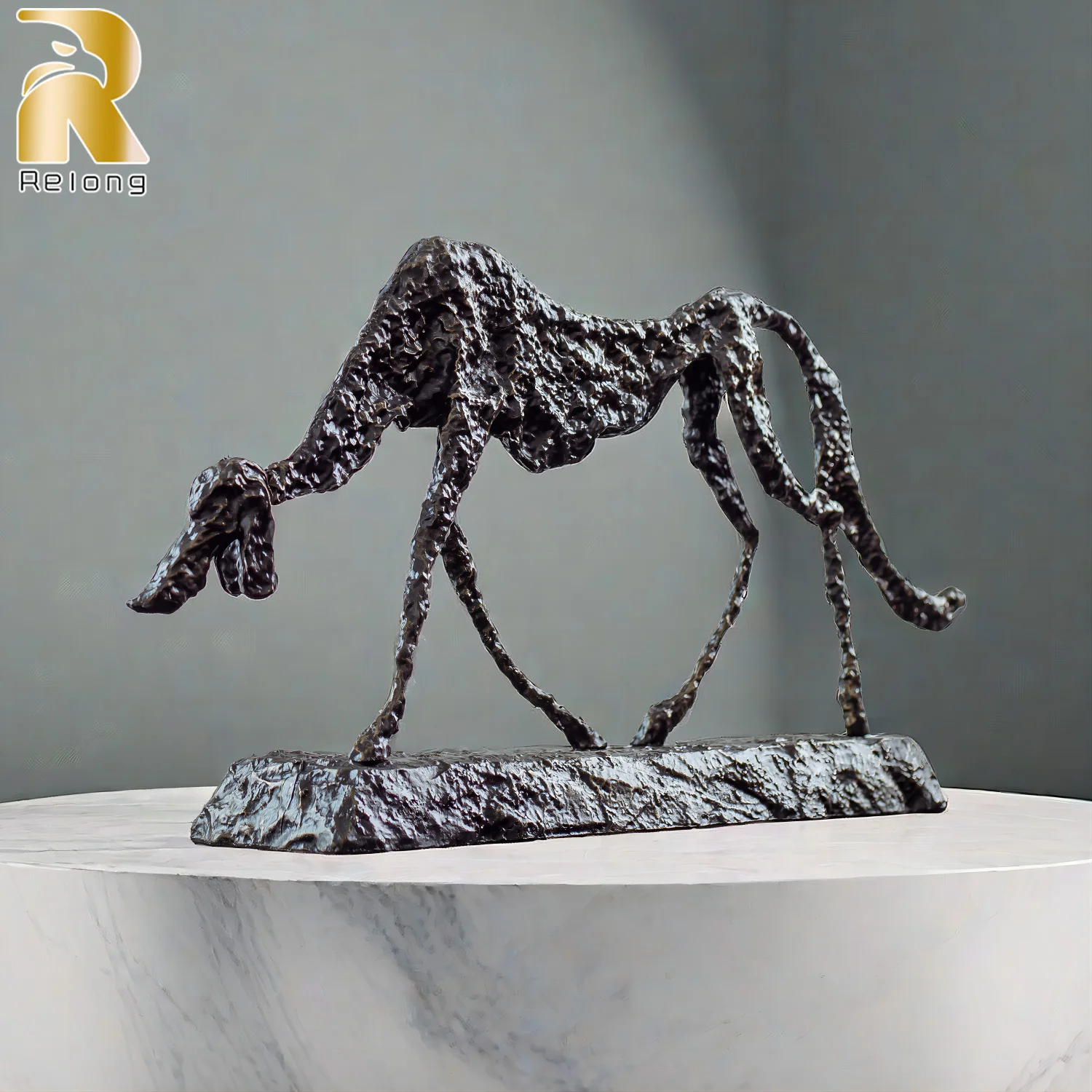 Giacometti Statua di cane in bronzo Scultura astratta di cane Famosa statuetta replica Artigianato d'arte antica per la collezione di decorazioni per interni domestici