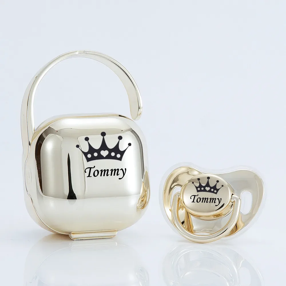 MIYOCAR personalisiert mit jedem Namen kann Schnuller-Aufbewahrungsbox, Brustwarze, staubdichter Schnullerbehälter, Geschenk, Babyparty, individueller Schnuller herstellen Image