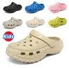 Neue kinder Sandalen Einfarbig Dicken Boden Sommer Schuhe für Kinder Casual Clogs Jungen Mädchen Atmungsaktive Hohl-out garten Schuhe