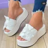 2024 sommer Neue Plattform Hausschuhe Große Größe Bogen Flip-flop frauen Schuhe Muffin Tragen Keil Hausschuhe