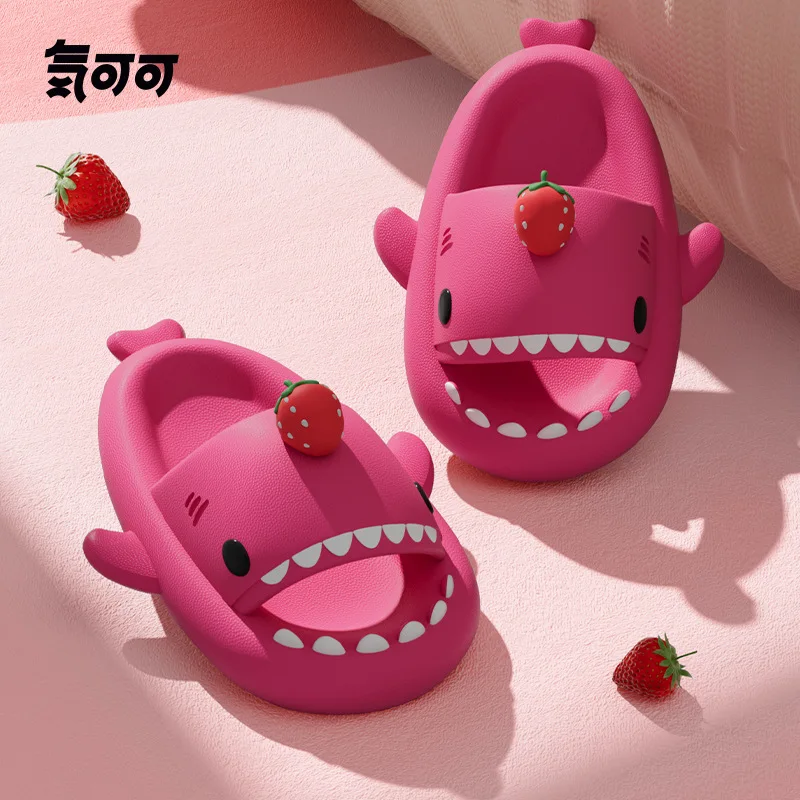 2023 neue Shark Hausschuhe Frauen Männer Sommer Schuhe Nette DIY Erdbeere Indoor Straße Sandalen Mädchen Jungen Strand Dusche Rutschen Image