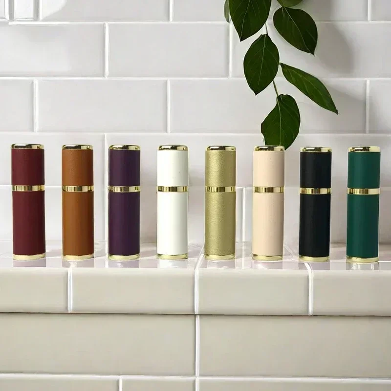 5 ml nachfüllbarer Spray-Zerstäuber, tragbar, Leder, leere Kosmetikbehälter, Unterabfüllung, feiner Nebel, Parfüm-Zerstäuber, Kosmetik, 1 Stück Image