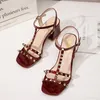 Rote Damenschuhe, Nieten-High-Heels, Schnallen, Sommer 2024, quadratischer Absatz, schwarze Pumps, Sandalen für Damen, Vintage-Schuhe, F, Luxus-Vip