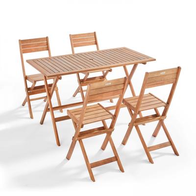 Gartentisch und 4 klappbare Holzstühle
