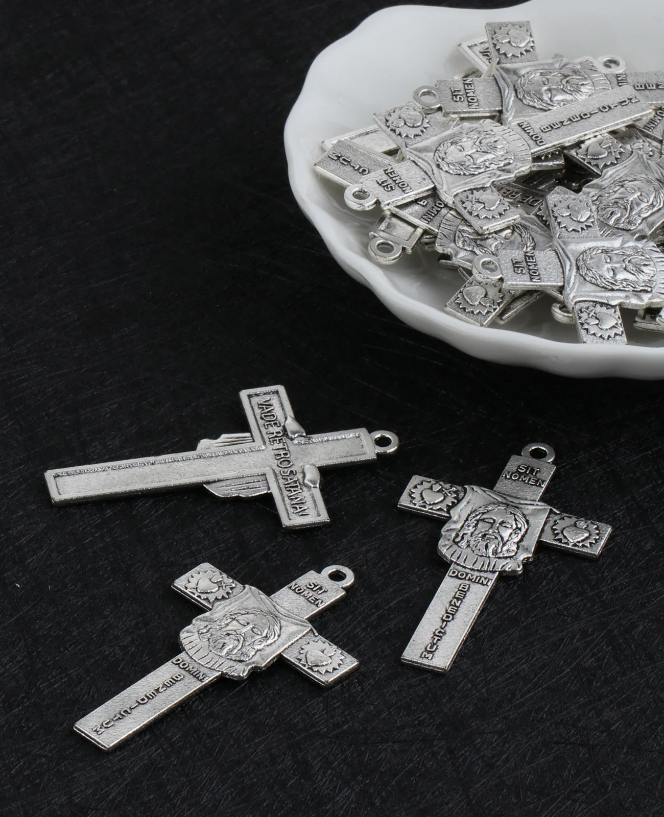 Breloques pour Portrait du visage du Christ sculpté, 5 pièces, croix de jésus, Crucifix du saint cœur, pendentifs pour accessoires de bricolage, DOMINI BENEDICTUM