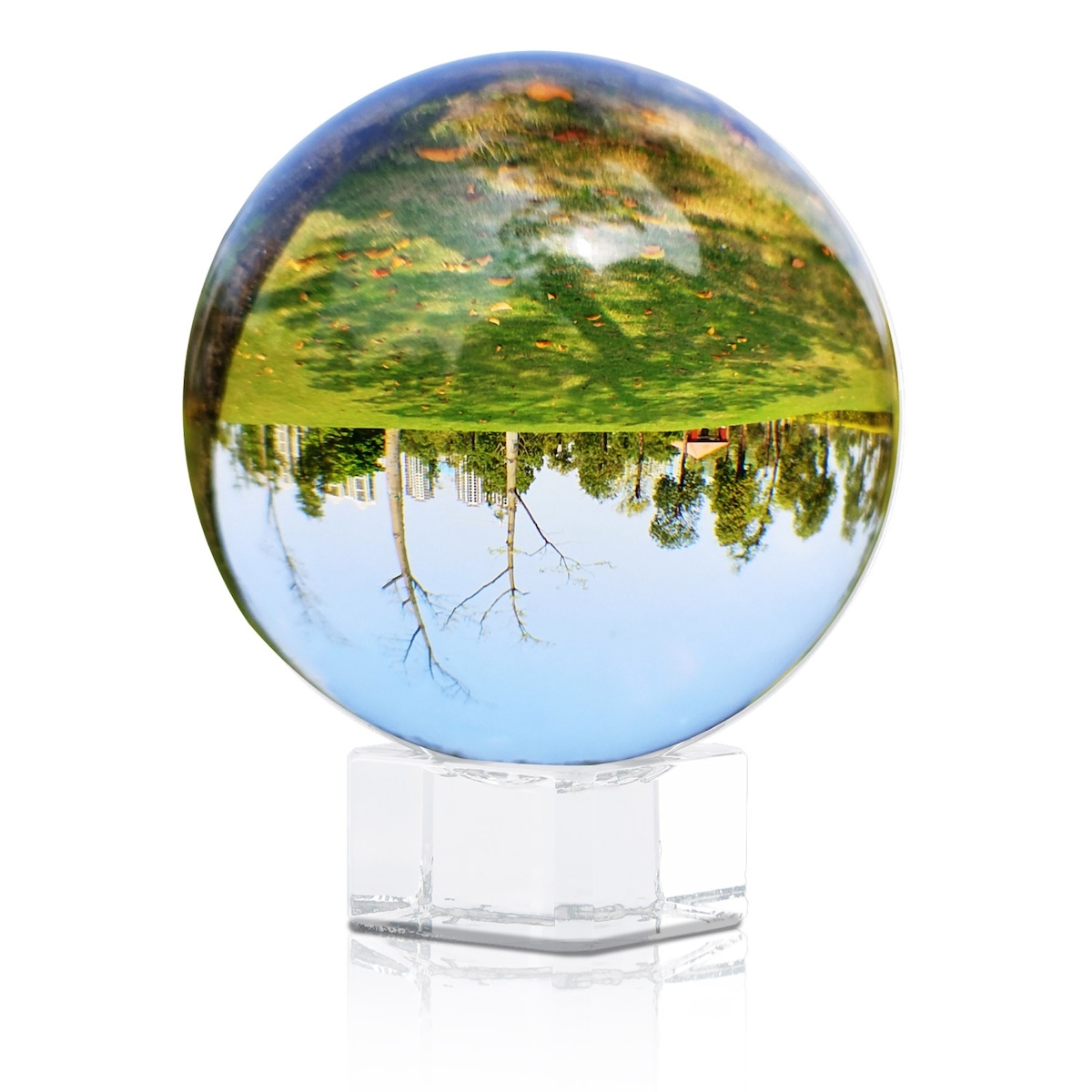 Intirilife Glaskugel mit Ständer in KRISTALL KLAR 50 mm - Kristallkugel mit Glasständer perfekt geeignet für Fotografie Image