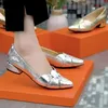 Frauen Leder Dame Spitzzehe Gold Heels Sandalen Weiblichen Frühling Hochzeit Braut Schuhe frauen Elegante Mittlere Ferse Schuhe PU 2024