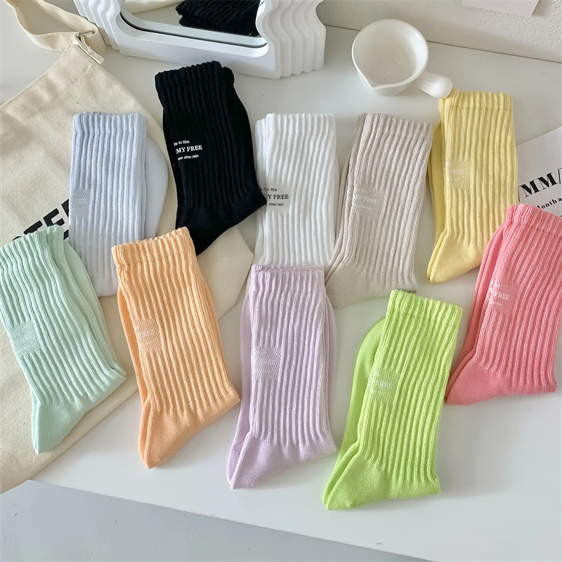 Mode Frauen Socken Mit Gedruckt Dünne Sommer Neue Trendy Sportsocken Mädchen Absorbieren Schweiß Weiche Koreanischen Stil Bunte Crew Socken Image
