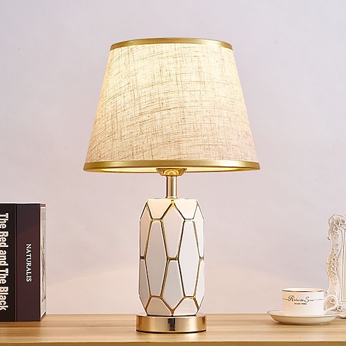 handbemalte goldglasierte Keramik-Tischlampe, wunderschöne Schlafzimmer-Nachttischlampe mit tonnenförmigem Lampenschirm, traditionelle Vase, Schlafzimmer-Schreibtischlampe, 47 30 cm, 85–265 V Image