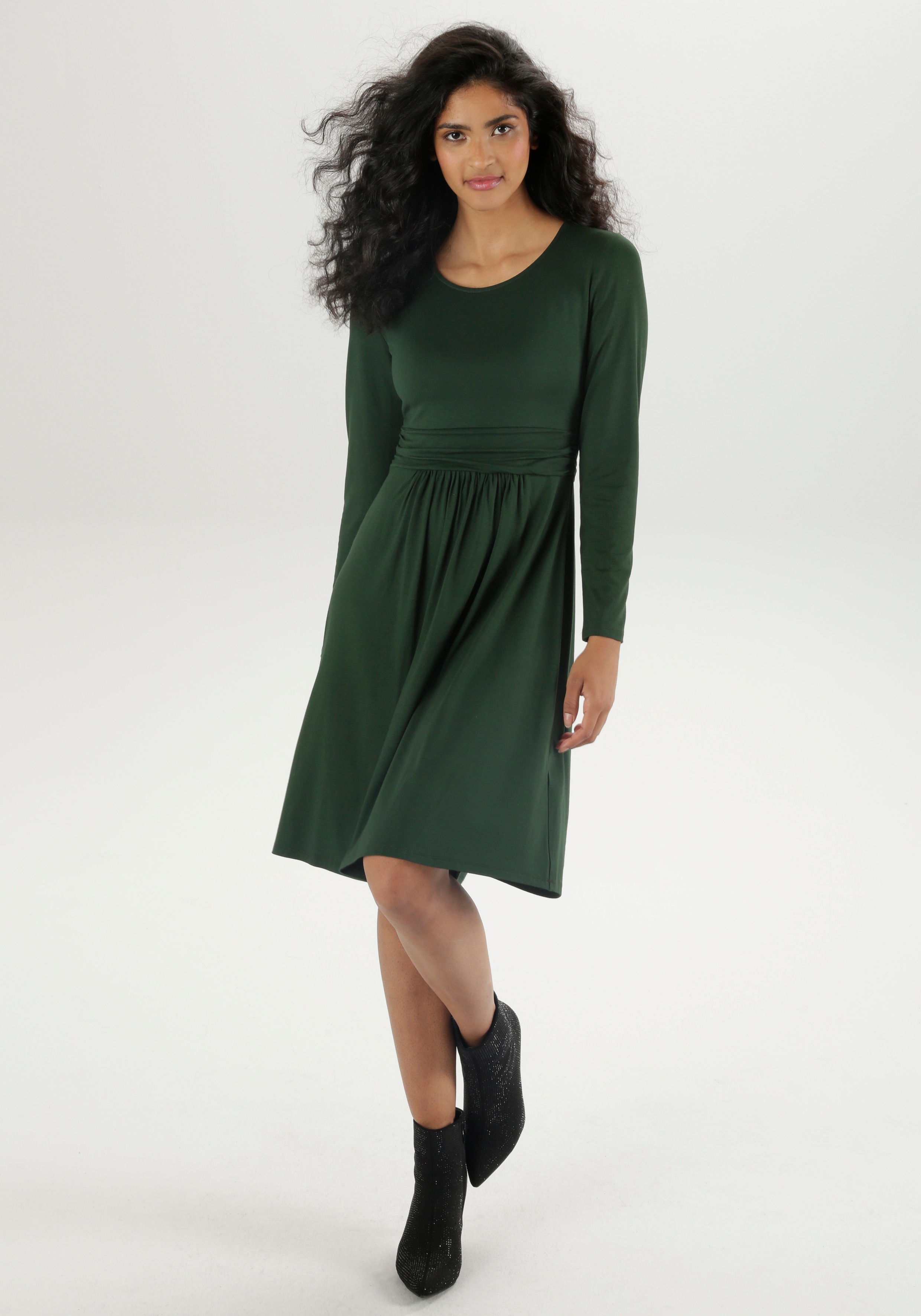 Jerseykleid ANISTON SELECTED, Damen, Gr. 40, N-Gr, grün (tannengrün), Single Jersey, Obermaterial: 95% Viskose, 5% Elasthan, unifarben, Basic, figurbetont knieumspielend, Rundhals, Kleider Jerseykleid, mit gerafftem Taillenbund; unifarben, Topseller