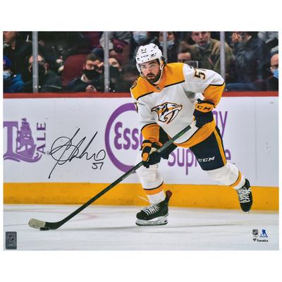Signiertes weißes Trikot mit Puckfoto von Dante Fabbro von den Nashville Predators, 16 x 20 Zoll Image