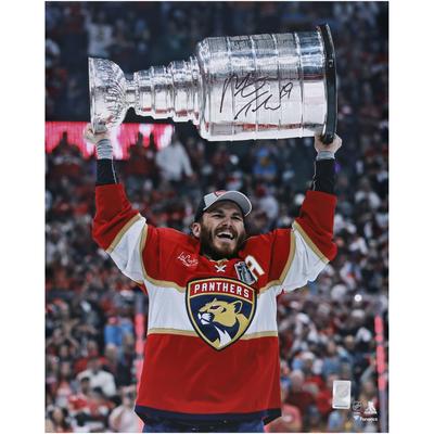 Matthew Tkachuk, Florida Panthers, signiertes Stanley Cup-Siegerfoto 2024, 16 x 20 Zoll, Raising Cup Image