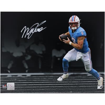 Von Will Levis signiertes Running Spotlight-Foto der Tennessee Titans, 11 x 35,6 cm Image