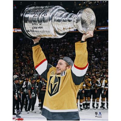 Ivan Barbashev, Vegas Golden Knights, signiertes Stanley Cup-Siegerfoto 2023, 16 x 20 Zoll, Raising Cup, mit der Aufschrift „2023 SC Champs“ Image