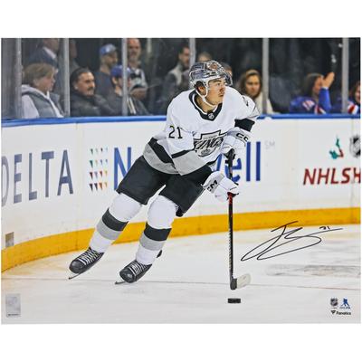 Jordan Spence, Los Angeles Kings, signiertes weißes Trikot mit Puck-Foto, 40,6 x 50,8 cm Image