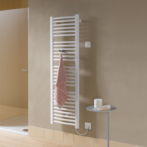 Kermi Badheizkörper Basic-E gebogen BH1448x51x450mm max.P600,GLS,FKS re. WEI,Schuko,SK1, ERE10150045 ERE10150045WJXK Image